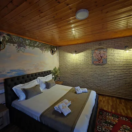 Hotel Keshtjella Xhabeqos 4*