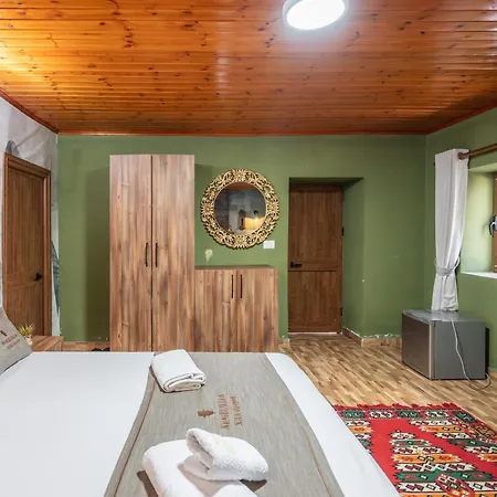 Hotel Keshtjella Xhabeqos 4*