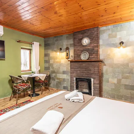 Hotel Keshtjella Xhabeqos 4*