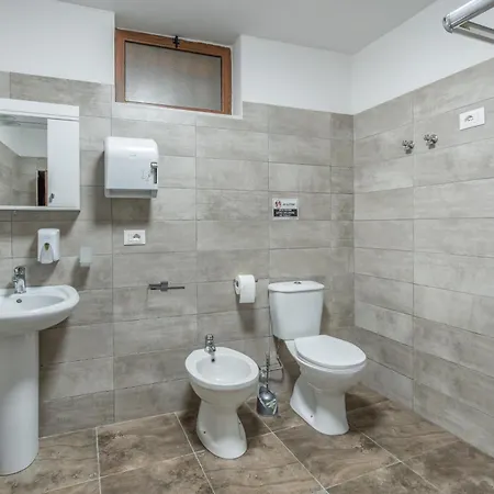 Keshtjella Xhabeqos 4* Ljaknasi