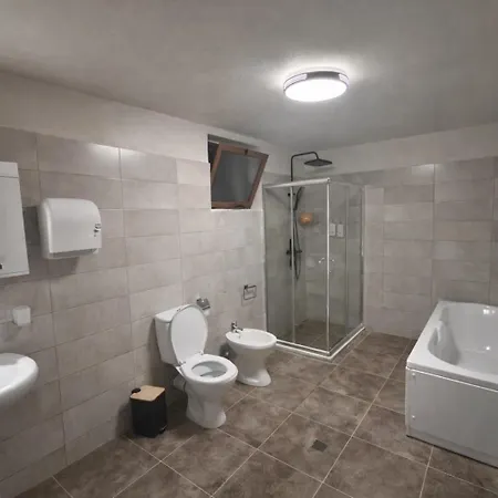 Keshtjella Xhabeqos Hotel 4*