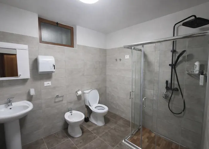 Keshtjella Xhabeqos Otel 4*