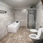 Keshtjella Xhabeqos Hotel Laknas