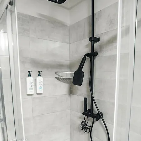 Keshtjella Xhabeqos Hotell Ljaknasi