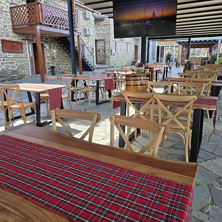 Hotell Keshtjella Xhabeqos