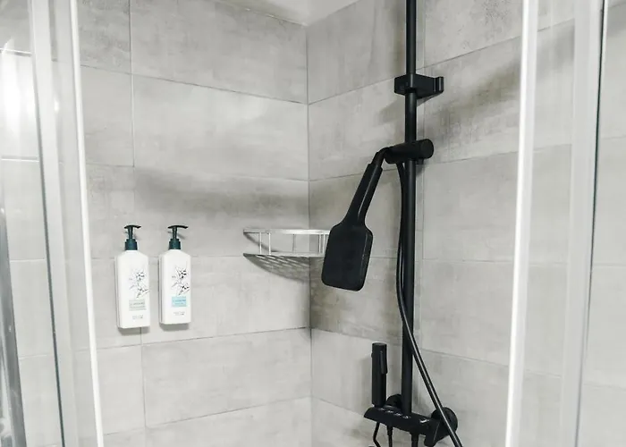Keshtjella Xhabeqos Hotel Ljaknasi
